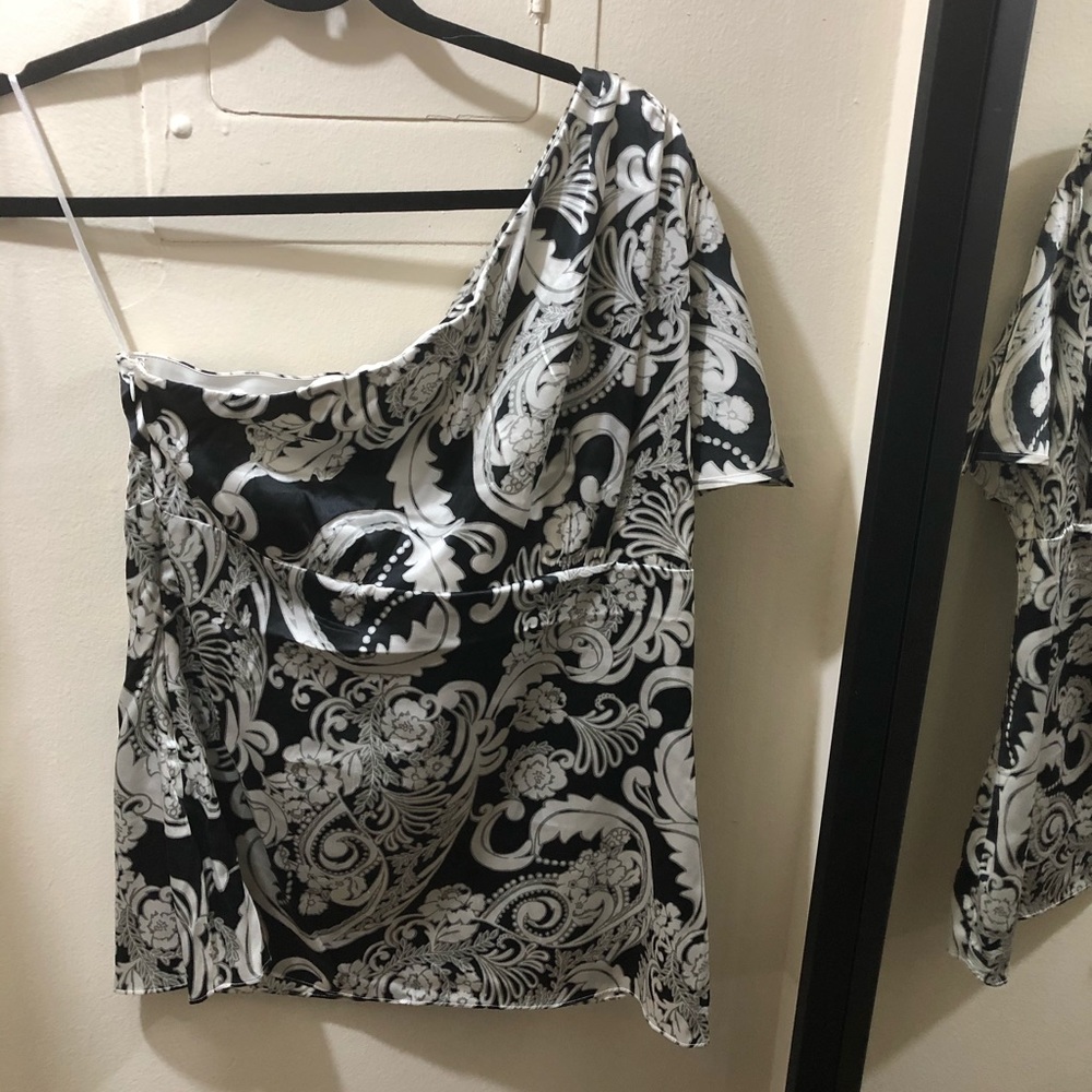 CACHE - one shoulder top